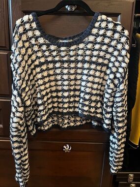 Chunky Cropped Knit Sweater in Navy and Cream